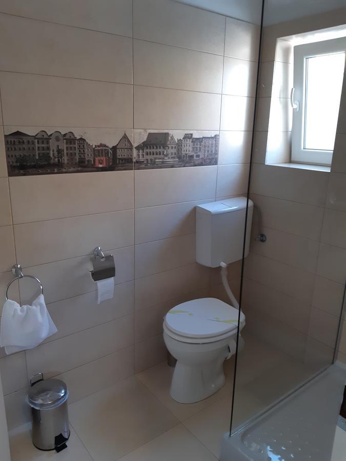 Cameră dublă buget